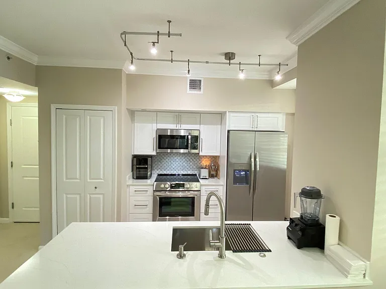 225 NE 1st St #202 — Photo 11