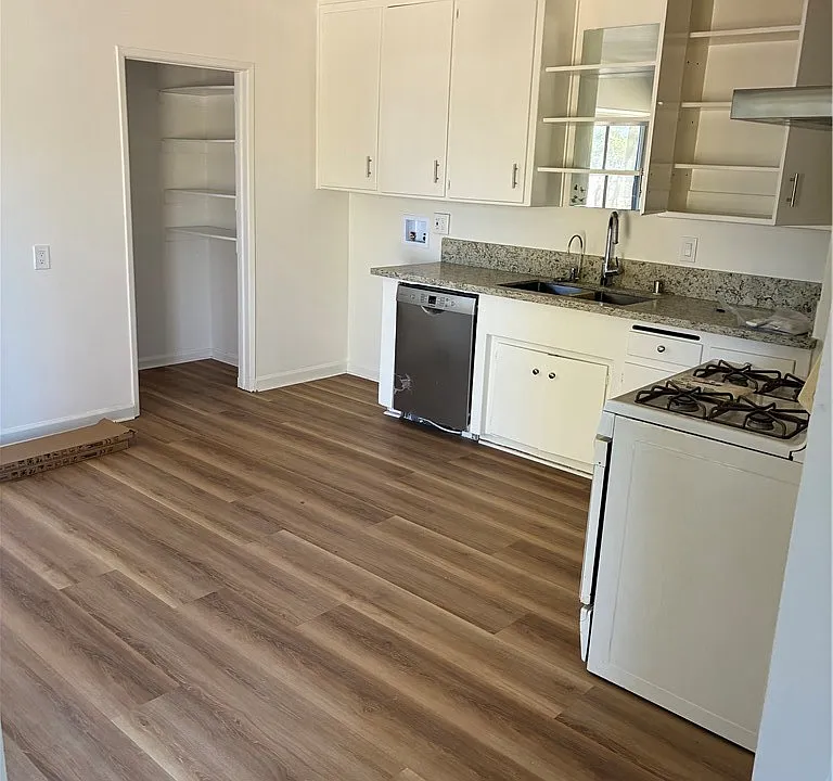 863 Morada Pl