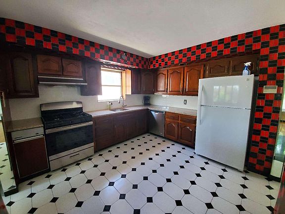 5th image of 255 Cambridge Ave