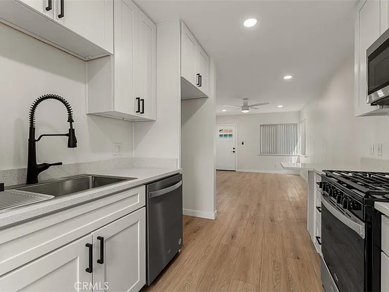 241 Costa Mesa St #B — Photo 9