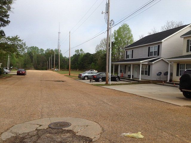 2nd image of 105 Creekside Way