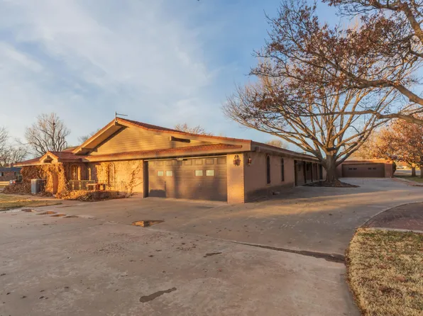 901 W 2nd St, Claude, TX 79019