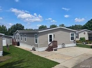 14151 Washington Dr, Plymouth, MI 48170