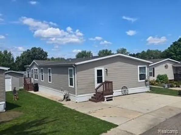 14151 Washington Dr, Plymouth, MI 48170
