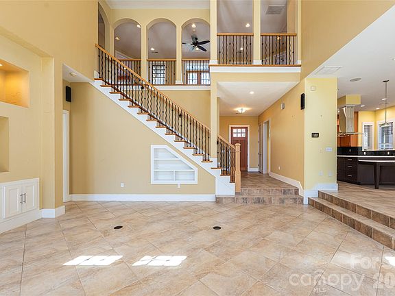 5th image of 236 Racquet Club Rd