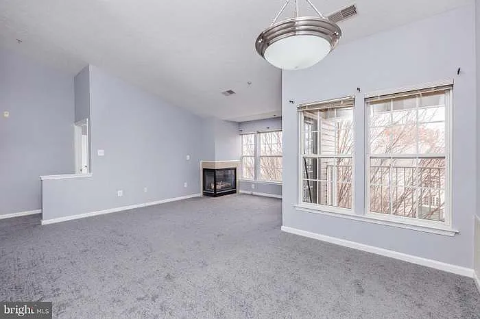 3033 Hunting Ridge Dr — Photo 7