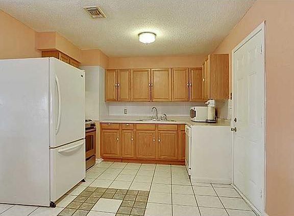 4th image of 2861 Glenbrook Dr