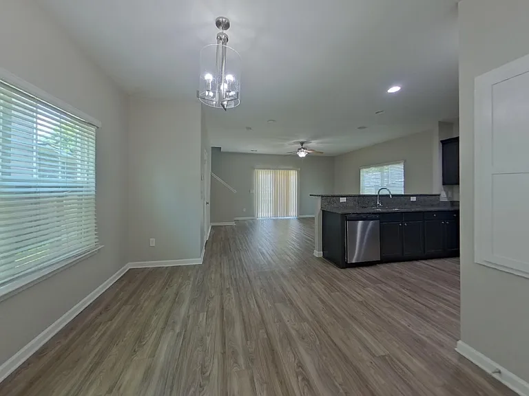 423 Lanyard Ln — Photo 4