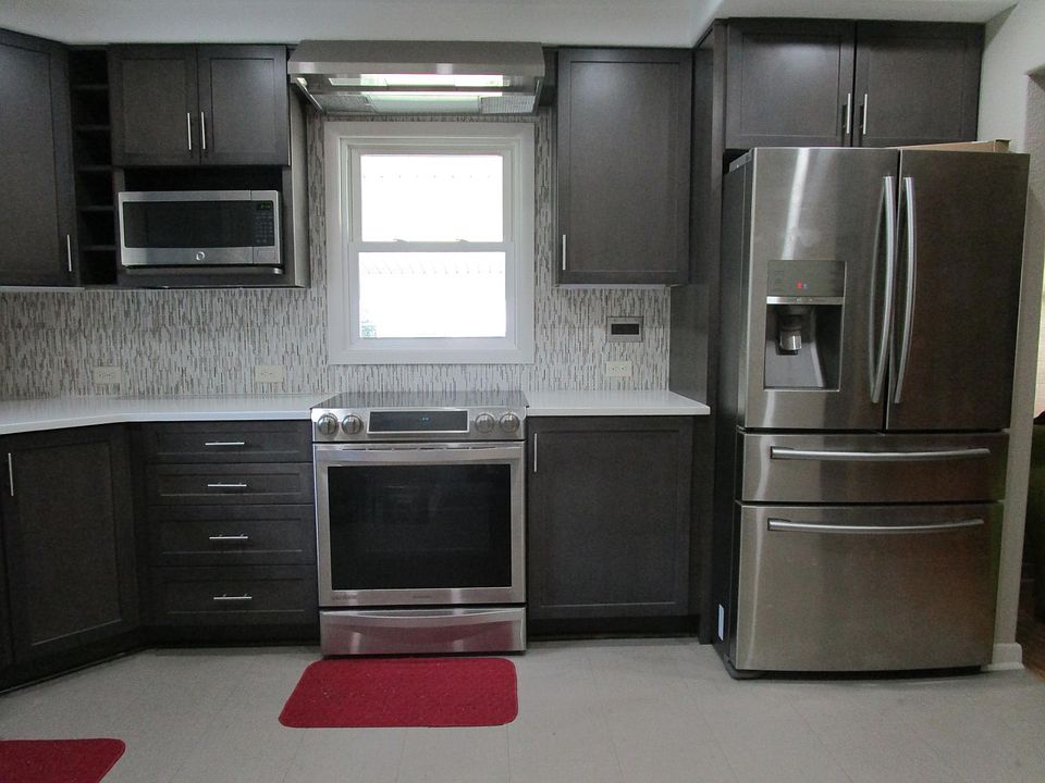 Upgraded Kitchen - Stainless steel appliances, induction coo