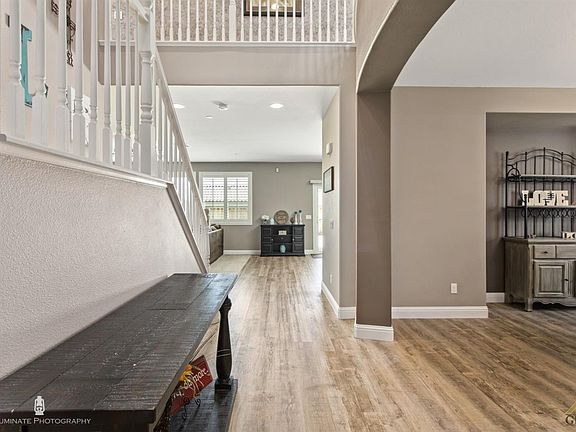 3rd image of 9505 Aphrodite St