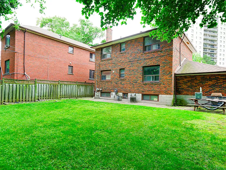 2563 Kingston Rd #BASEMENT — Photo 14