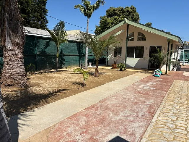 2334 Virginia Ave — Photo 2