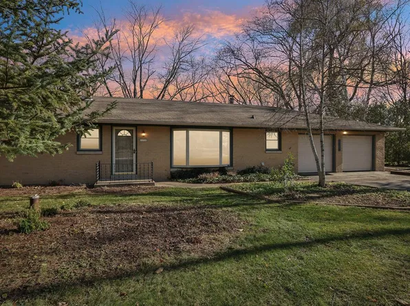 11720 North Vega AVENUE, Mequon, WI 53097