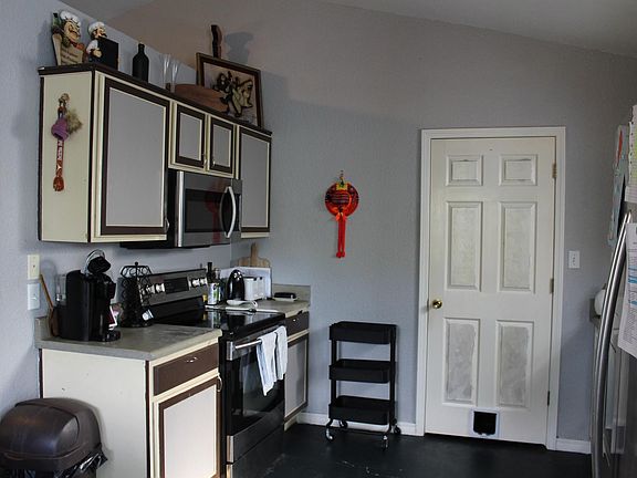 2nd image of 112 Bruster Ln