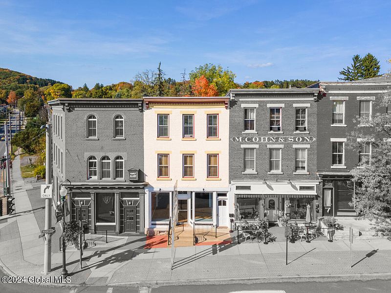 2nd image of 547 Main Street