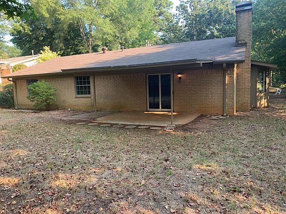 2nd image of 1818 Suanne Dr