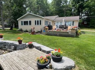 5199 Redding Dr, Pinckney, MI 48169