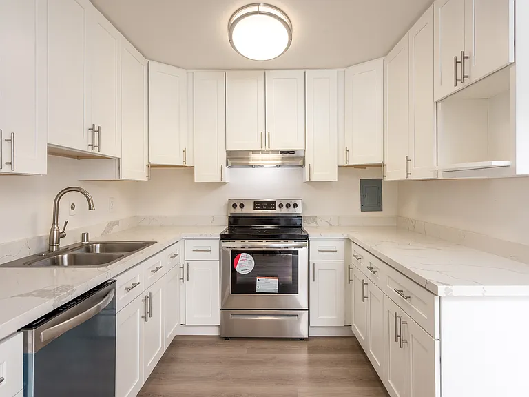 Los Robles Apartments — Photo 15