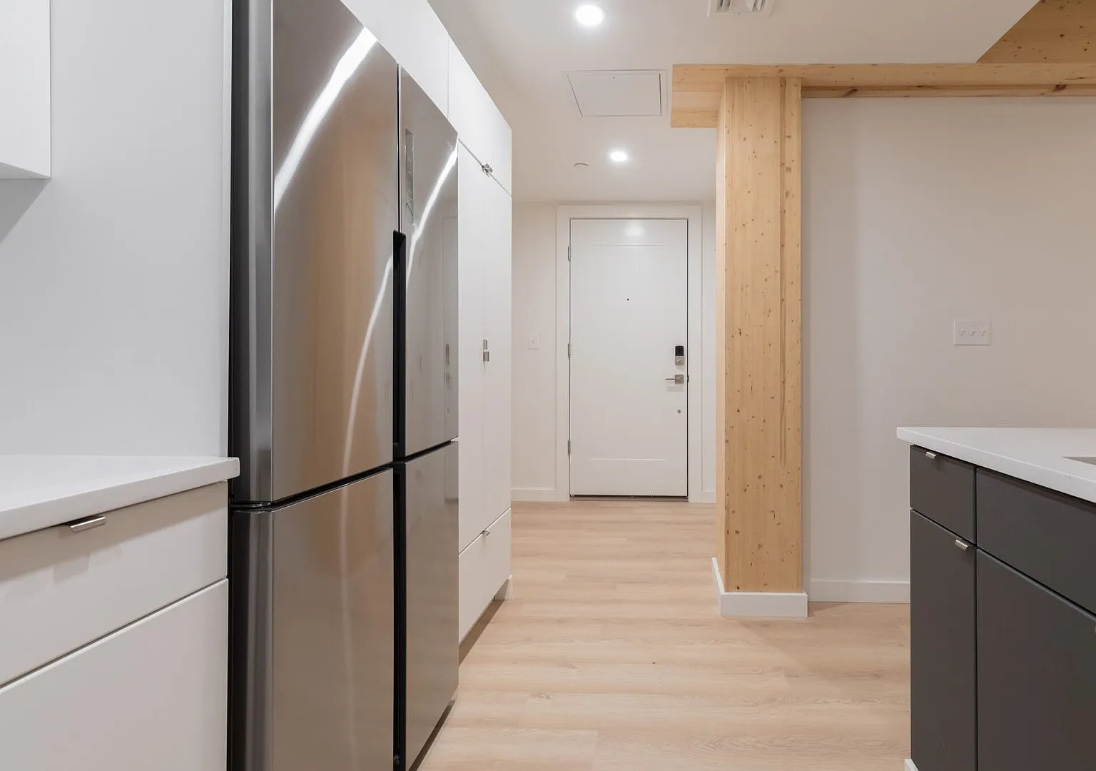 No Fee! State of The Art Luxury near North Eastern! In Unit Laundry, Bike Storage, Elevator Access! — Photo 3