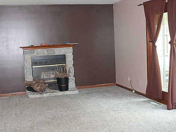 3rd image of 1311 Maple Leaf Ct