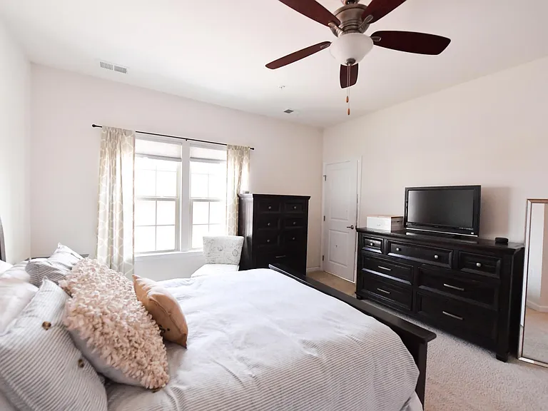 4644 Hudson St — Photo 16