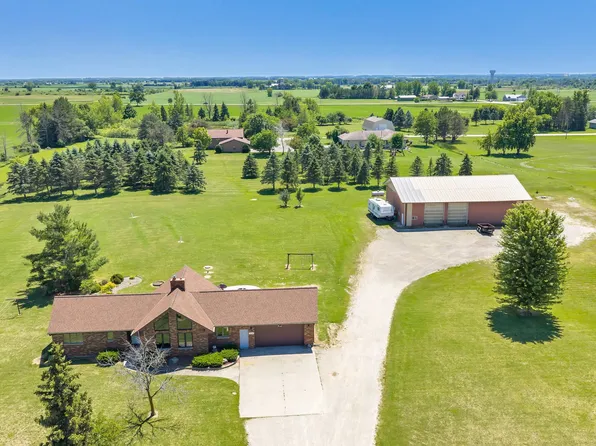 3760 Farmstead Rd, Green Bay, WI 54311
