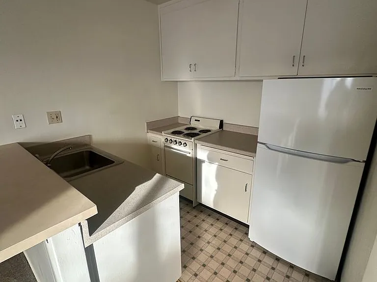 443 Lee St — Photo 15