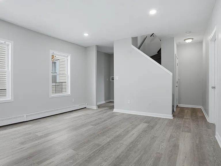 660 Public St #2 — Photo 13