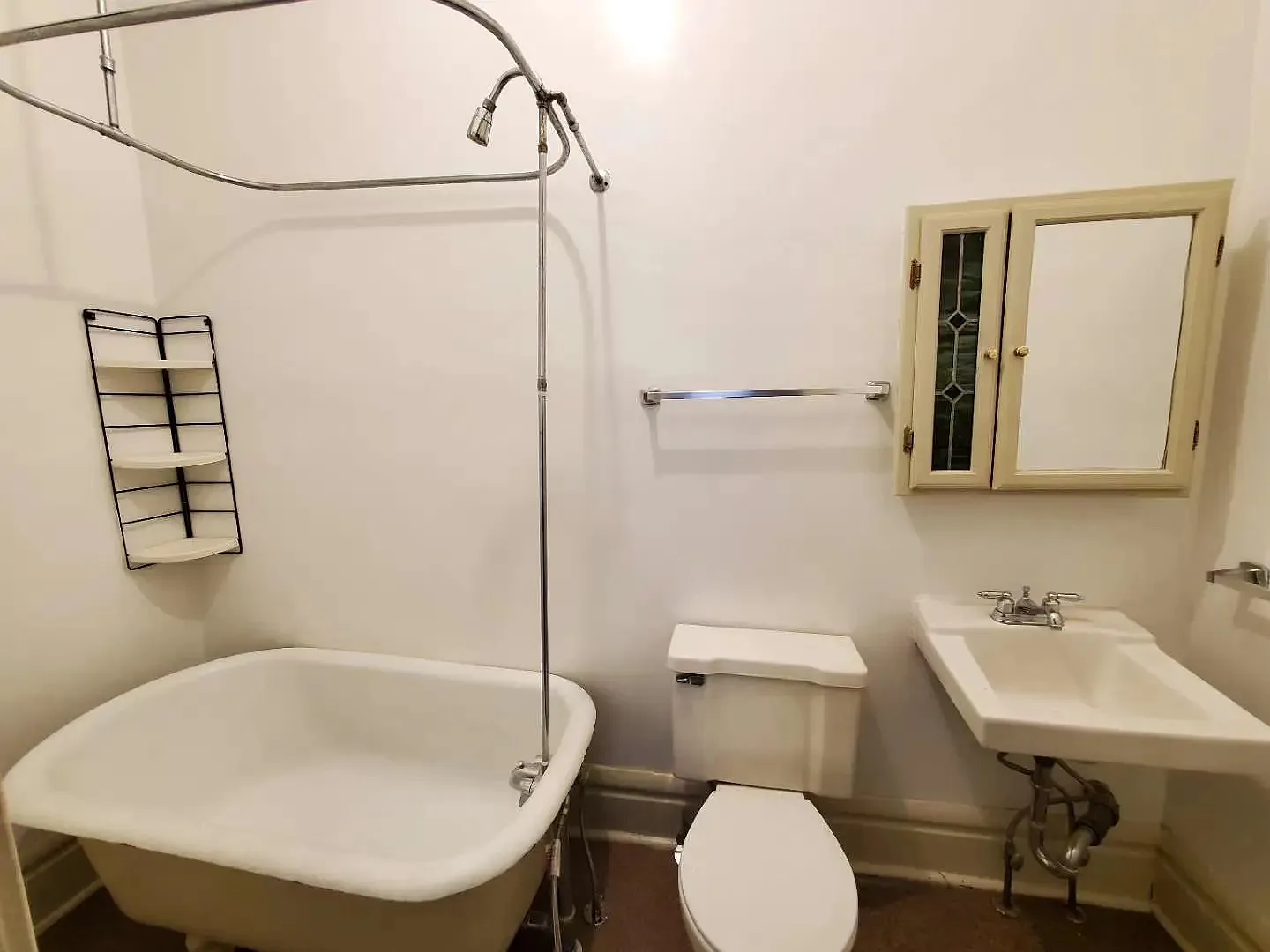 2 bed, 700 sqft, $1,100 — Photo 2