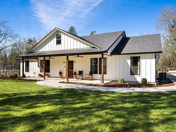 3rd image of 1398 Ellison Loop