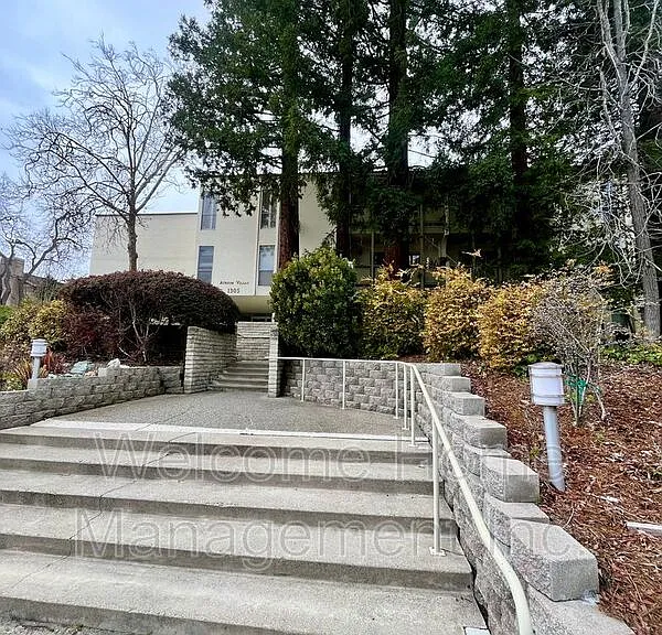 1305 Boulevard Way #310 — Photo 2