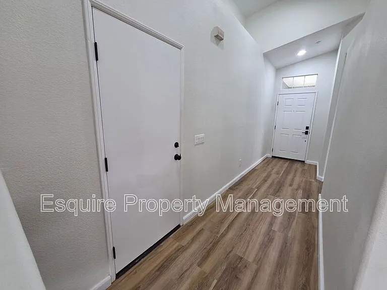 4888 Ellington St — Photo 6