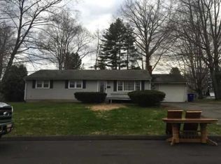 51 Fernwood Dr, Windsor Locks, CT 06096