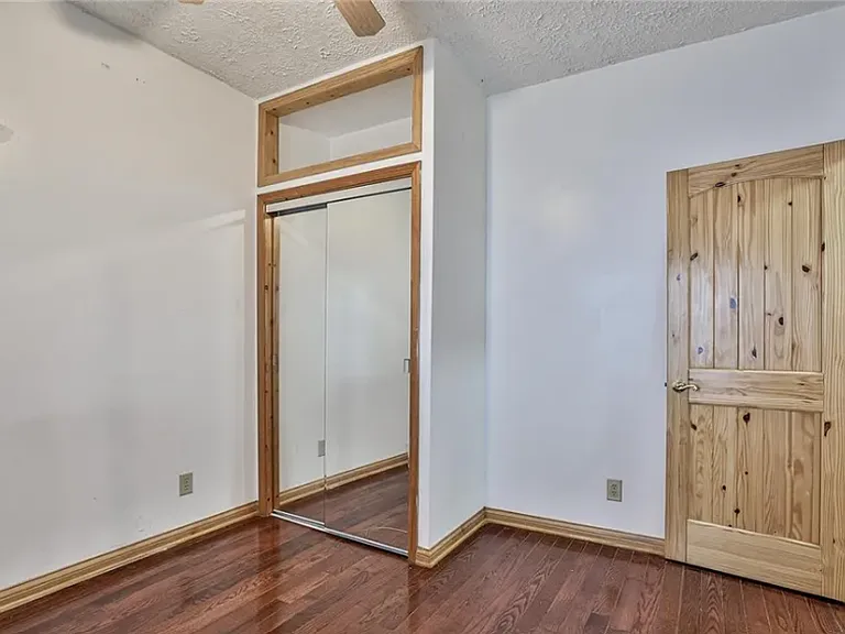 1112 Oxford State Rd — Photo 2