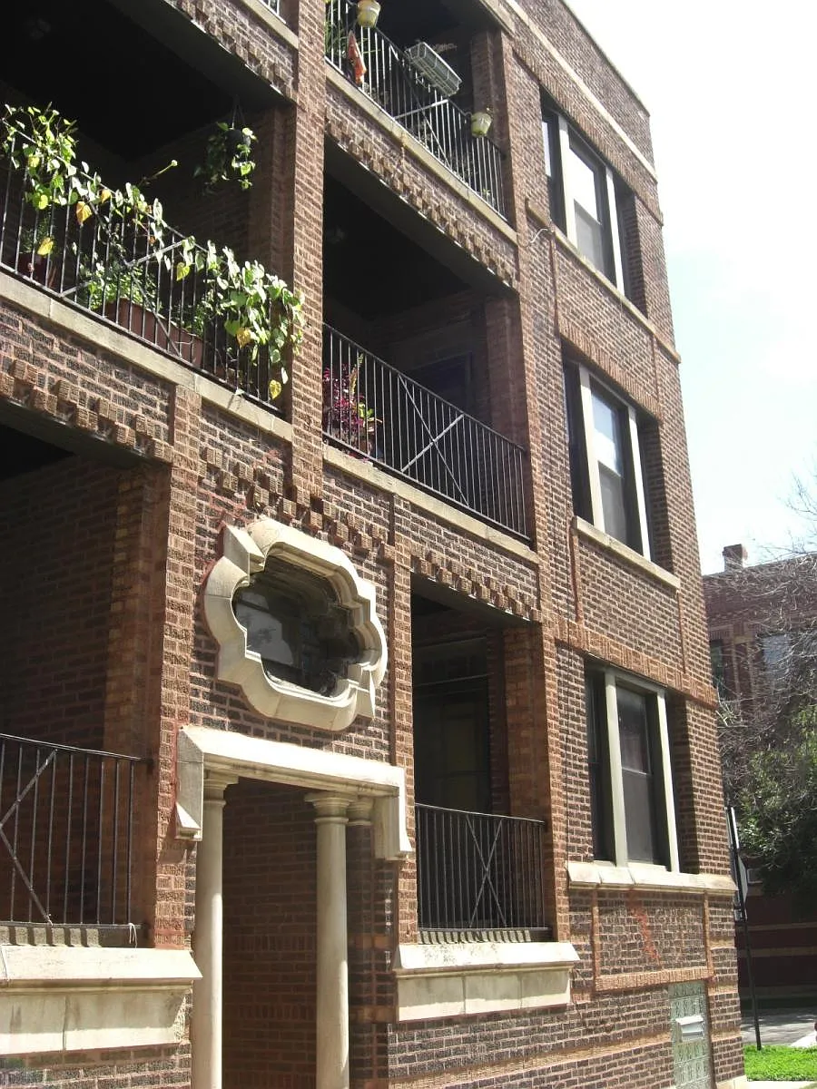 Building Photo - 935 N Leavitt St #1