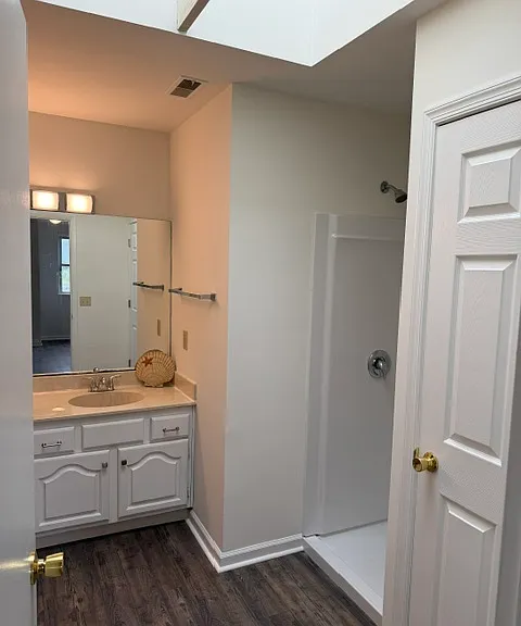 2nd picture of upstairs bathroom with large double sink vanity