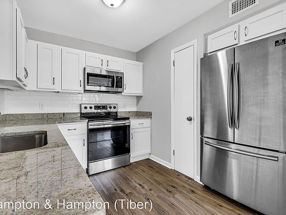 2nd image of 3011 Beachwood Blvd