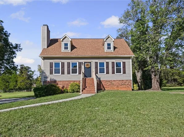 815 Northchester Ln, Winston Salem, NC 27105