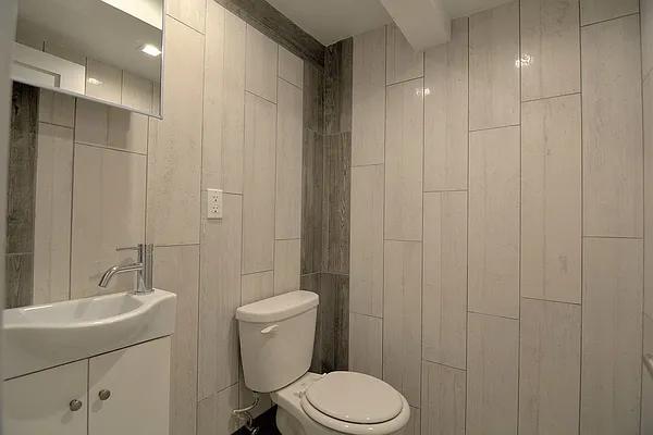 Rented by Hagstrom Management Inc | media 31