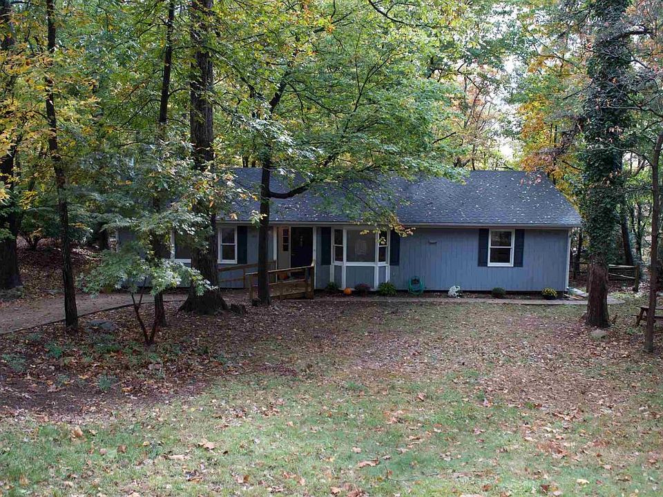 1st image of 160 Kaylor Cir
