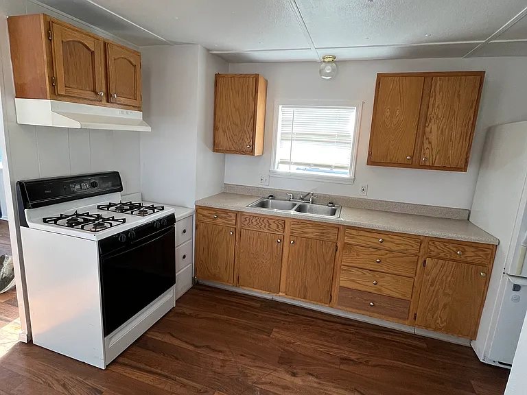 2485 E Main St #8 — Photo 4