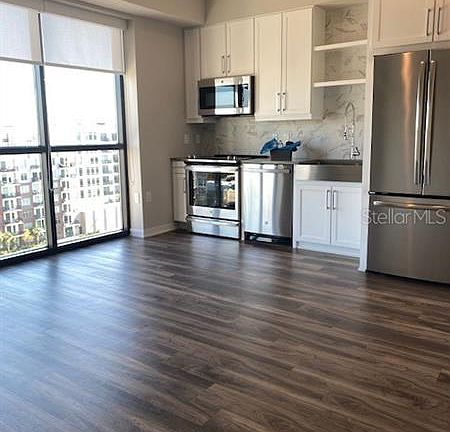 2nd image of 290 S Ivanhoe Blvd