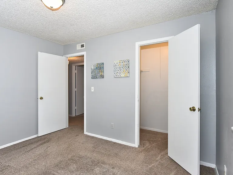 Berwick Apartments — Photo 37