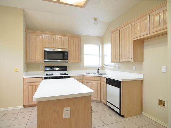 4th image of 4652 Parnell Ln