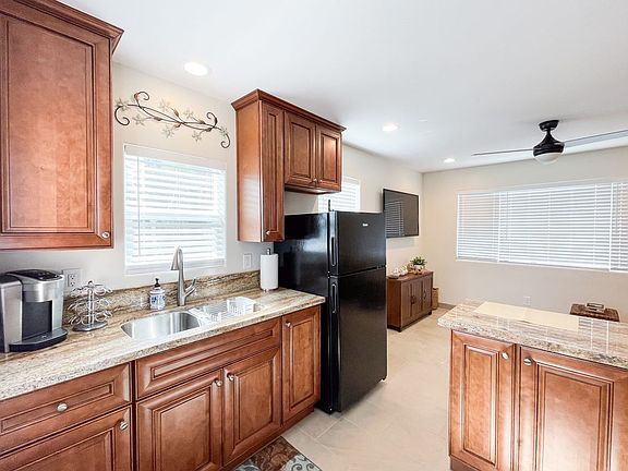 5th image of 4177 4th Ave #1