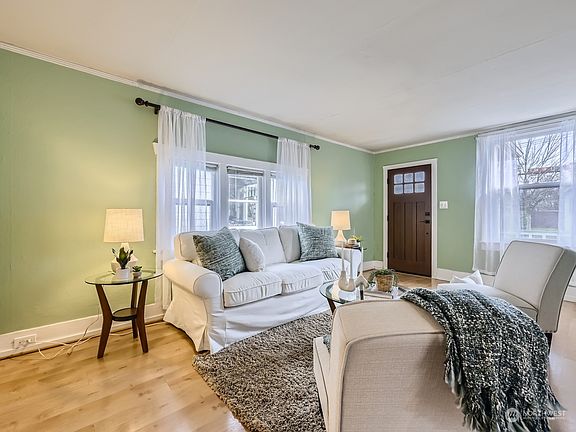 2nd image of 5623 Brooklyn Avenue NE
