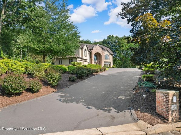 133 Glenmaura Dr, Moosic, PA 18507