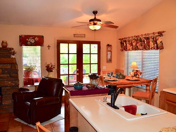 E5E1AA6B-4777-4E98-94BD-57B442C31DFF