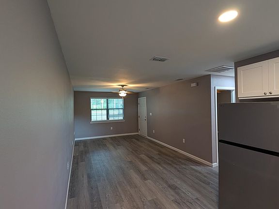 5th image of 1558 Patrick Ave