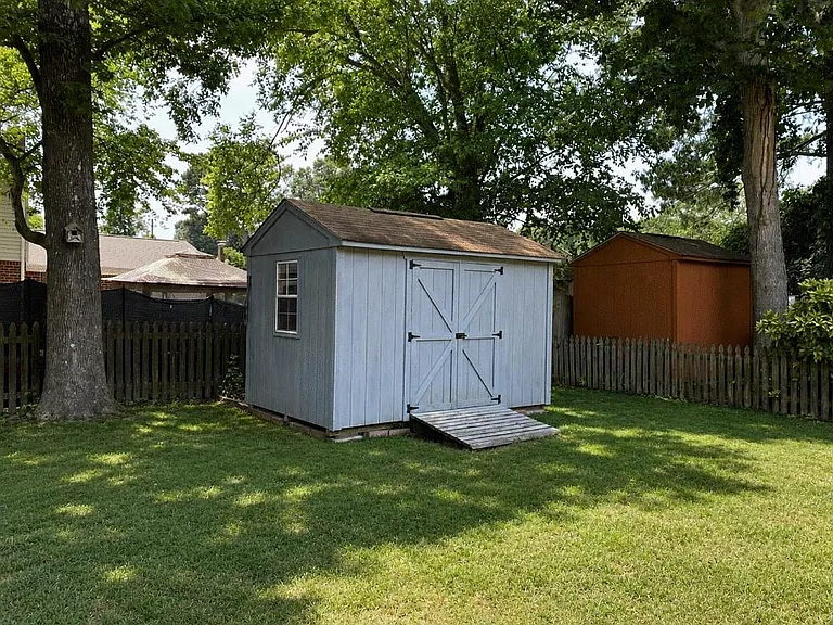 5465 Stewart Dr — Photo 2